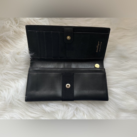 Salvatore Ferragamo Vara Black Leather Wallet - Picture 2 of 16